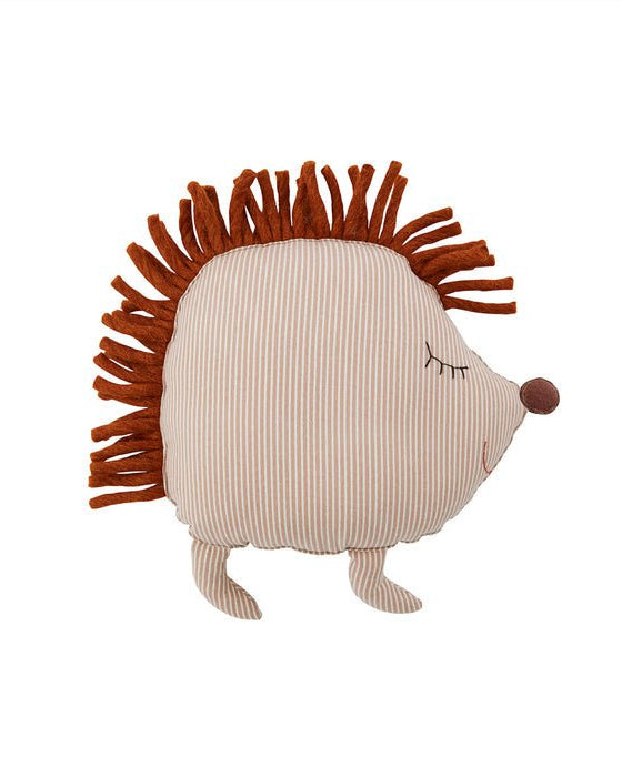 Lief egelkussen van zacht katoen met bruine strepen en speelse vilten stekels. Een schattig decoratief kussen dat perfect is voor de kinderkamer en zorgt voor een warme, gezellige sfeer.