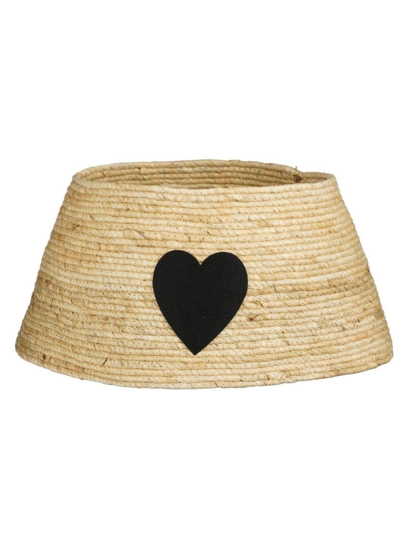 Rotan kerstboommand met zwart hart – natuurlijke boomrok met speels detail voor een warme kerststijl.
