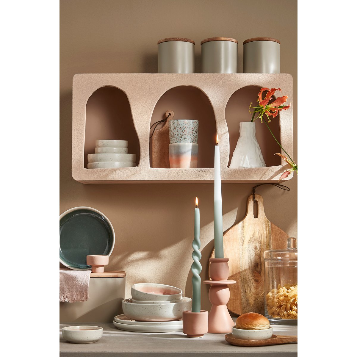 Keukenrek met diverse mangohouten snijplanken inclusief de Duko plank