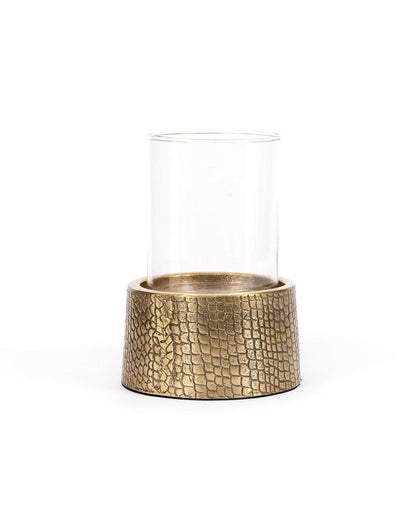 Goudkleurige kaarshouder met glas en reptielstructuur – luxe windlicht van metaal voor sfeervolle verlichting.