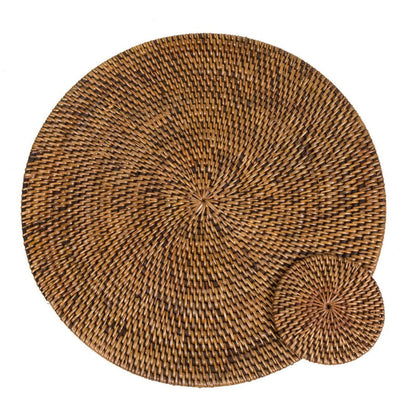 Onderzetter rotan bruin rond 11 cm samen met een grote placemat  in dezelfde kleur