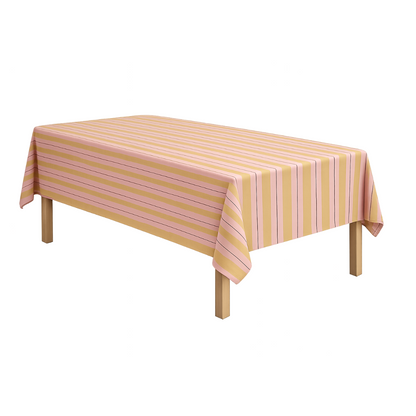 Oranje katoenen tafelkleed gestreept 250x140 cm op tafel op wit achtergrond