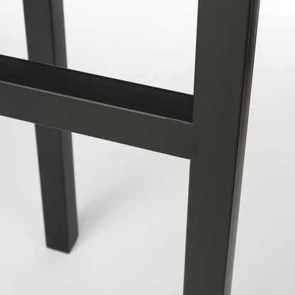 Plantenstandaard zwart metaal hoog 71 cm Ascot, detail van zwarte metalen poot