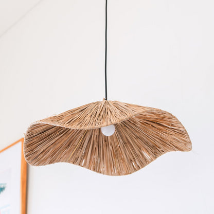 Raffia lampenkap Tampah in een woonkamer