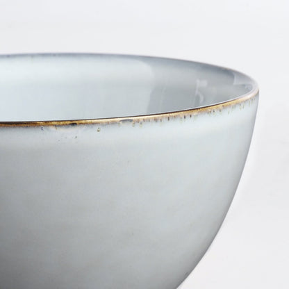 Rand van een kom van de serviesset keramiek grijs 16-delig voor 4 personen Tabo 