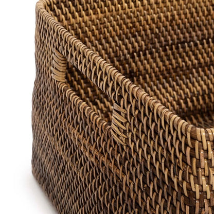 Rotan magazine mand bruin, detail van het handvat