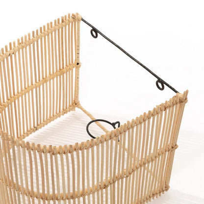 Binnenzijde en frameconstructie van de Gigi rotan wandlamp