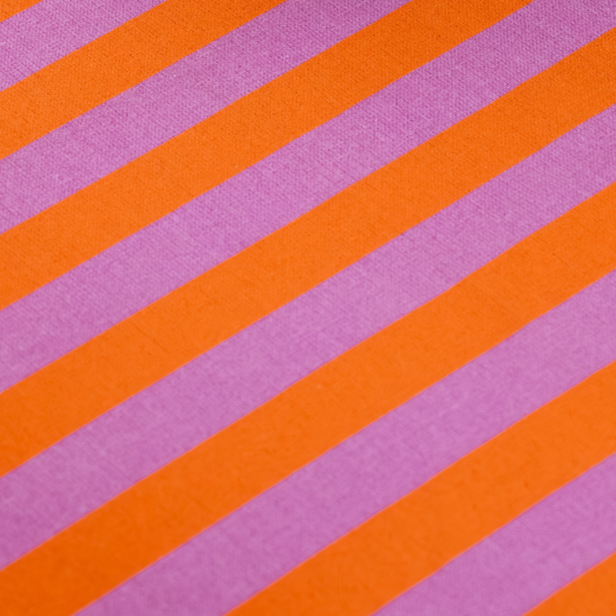 Roze en oranje gestreept katoenen tafelkleed 250x140 cm van dichtbij