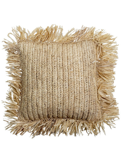 Sierkussen raffia met franjes Gandi op wit achtergrond