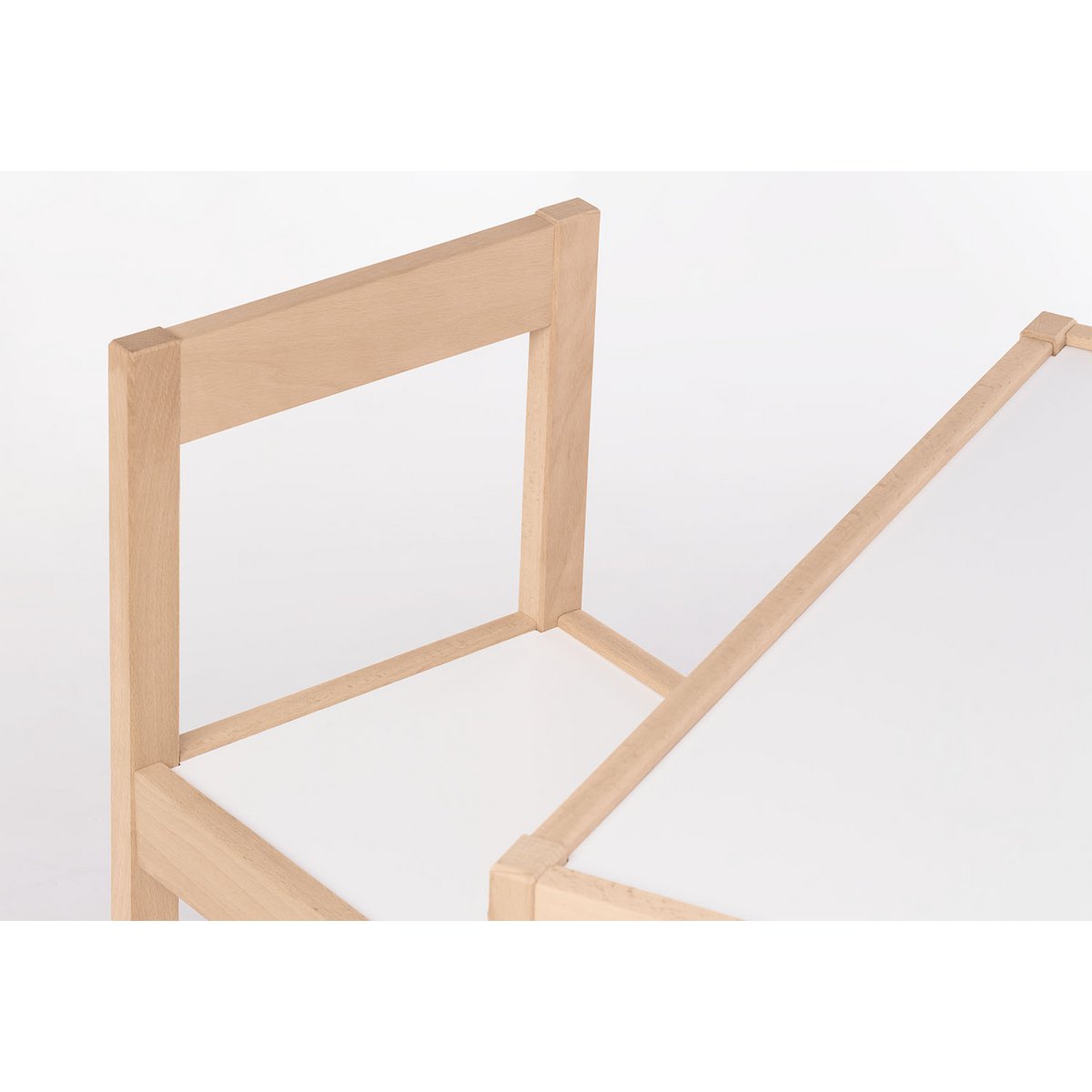 Closeup detail van de houten Tafel- en stoelenset Olaf