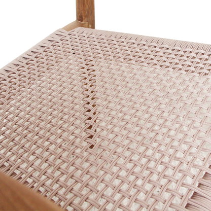 Tuinstoel teak donker met armleuning detail van de gevlochten zitting