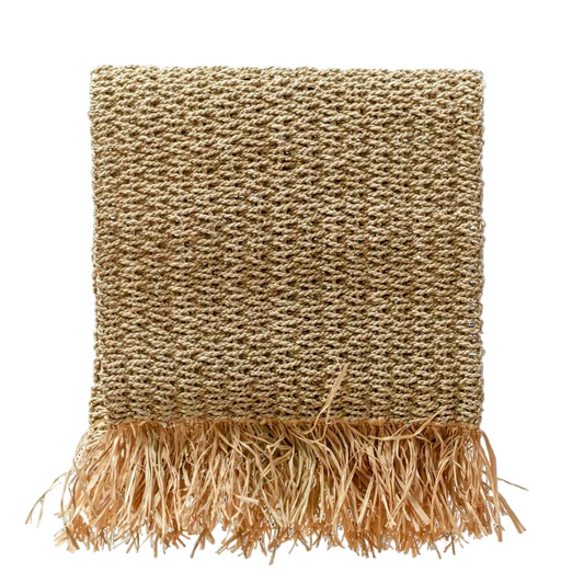 Vloerkleed beige van zeegras met franjes 120x60 cm Bara opgevouwen op wit achtergrond