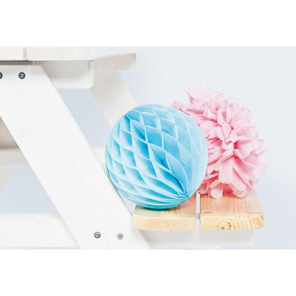 Closeup detail van de witte houten picknickbank Nicki