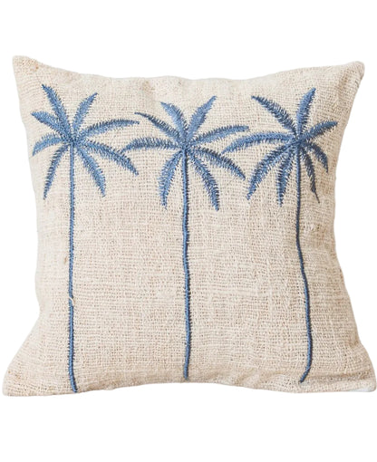 Witte kussenhoes met blauw palmmotief Anarka op wit achtergrond