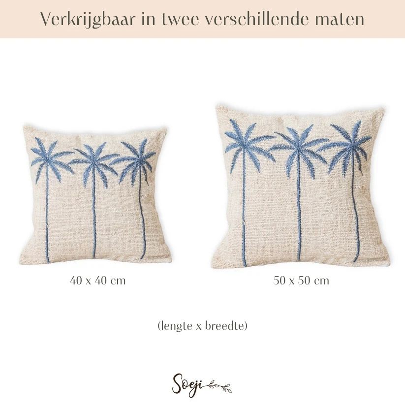 Witte kussenhoes met blauw palmmotief Anarka verkrijgbaar in twee verschillende maten, 40 x 40 cm en de 50 x 50 cm