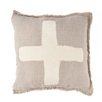 Witte linnen kussenhoes Ivory Cross 50x50 frontaal gefotografeerd