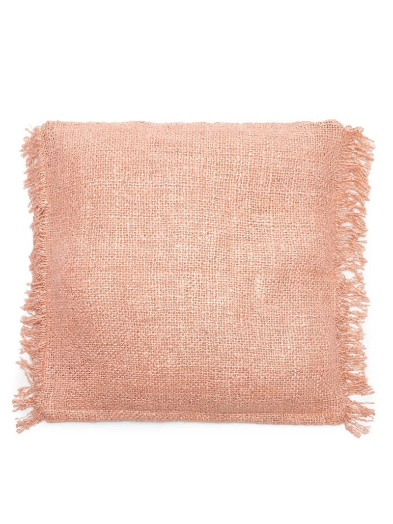 Zalmroze katoenen kussenhoes met franjes in 60x60 formaat