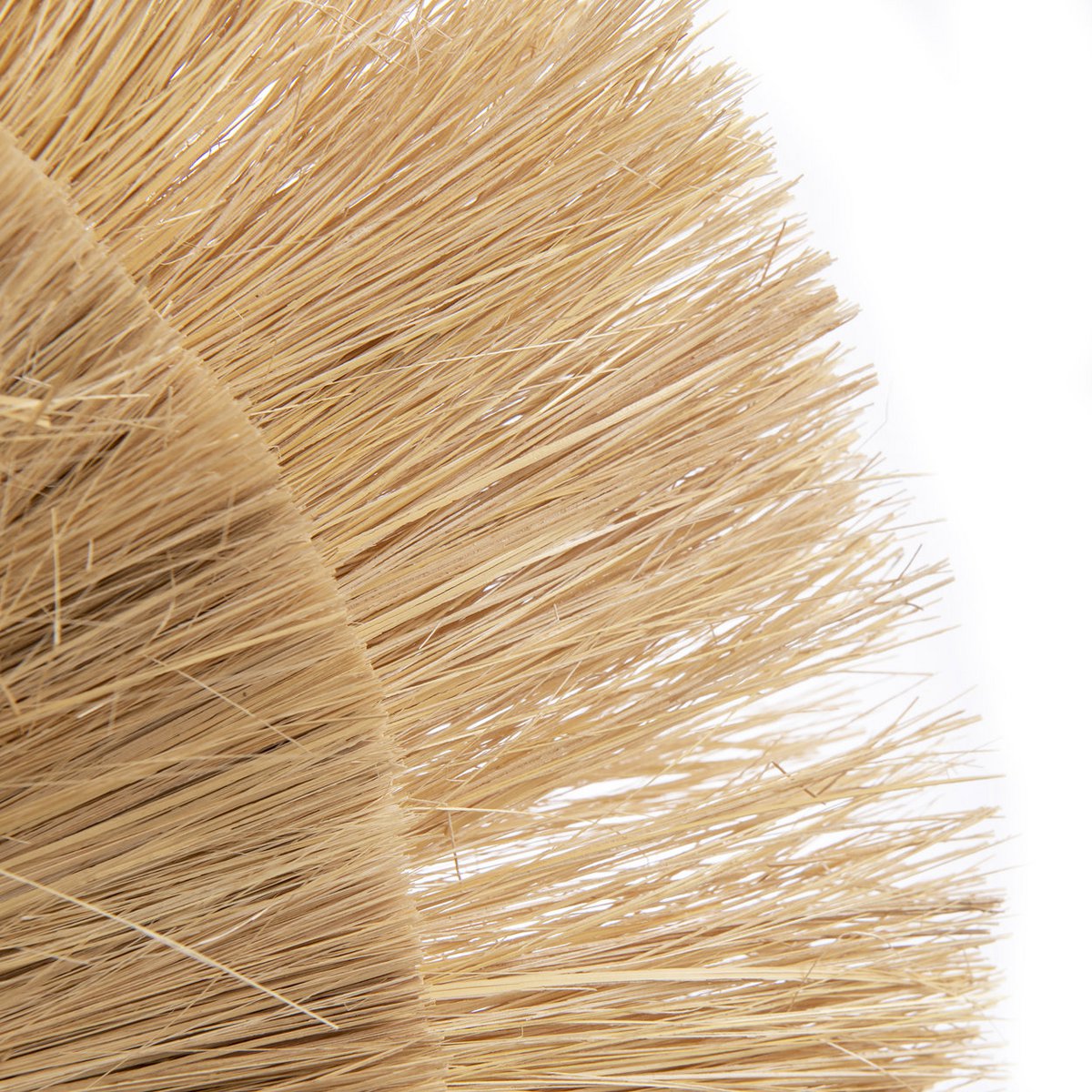 Close-up van het geweven grasdetail van de Double Trouble wandlamp