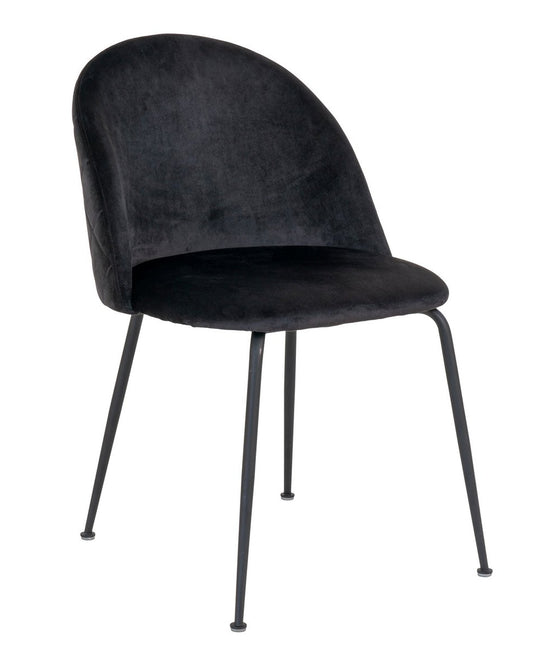 Zwarte fluwelen eetkamerstoel met zwarte metalen poten en een elegant doorgestikt ruitpatroon op de rugleuning. Een moderne en luxe stoel die comfort en stijl combineert voor een eigentijds interieur.