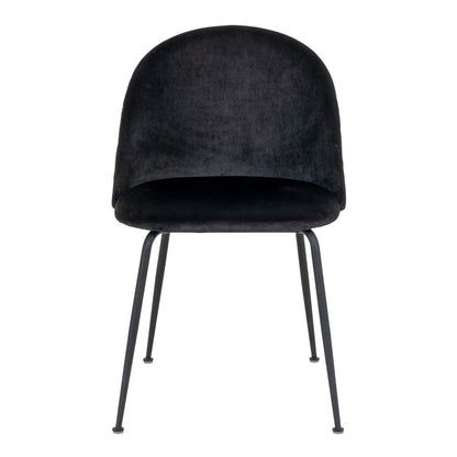 Zwarte fluwelen eetkamerstoel met zwarte metalen poten en een elegant doorgestikt ruitpatroon op de rugleuning. Een moderne en luxe stoel die comfort en stijl combineert voor een eigentijds interieur.