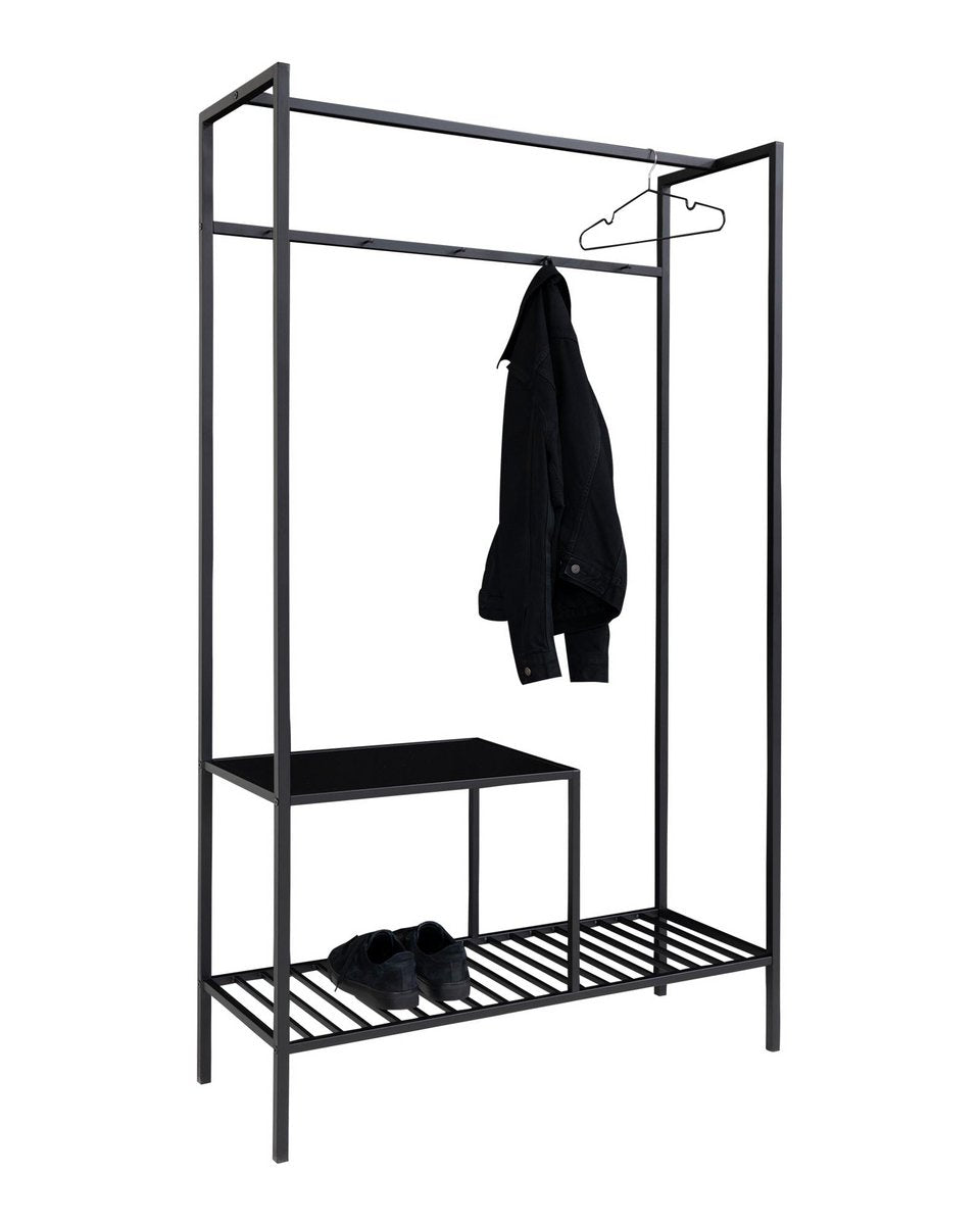 Zwarte metalen garderobe Vita met kledingrail en planken op witte achtergrond