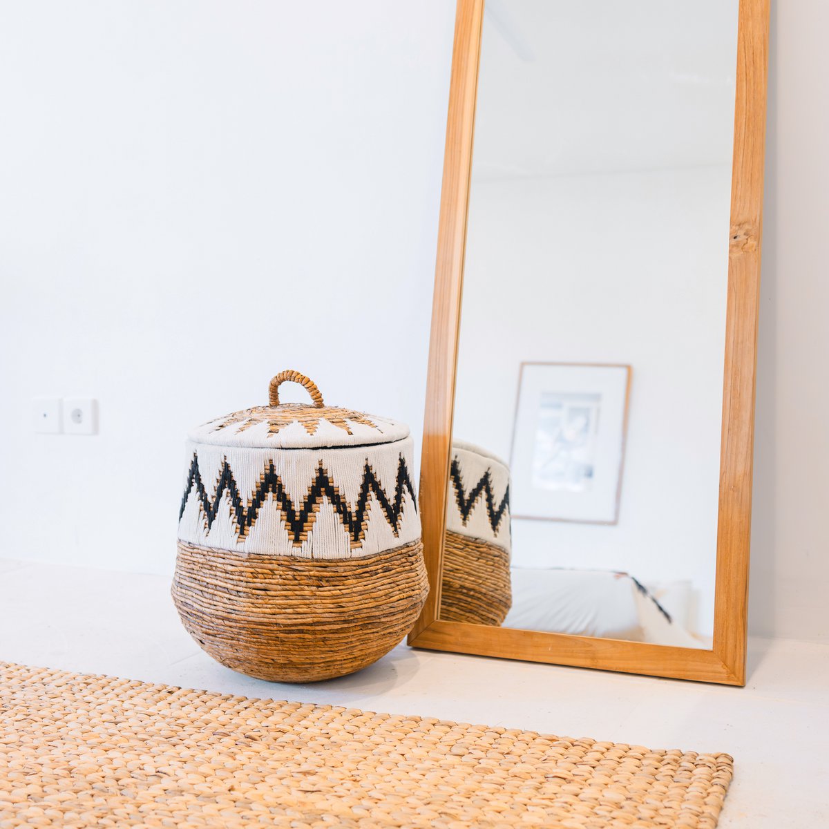 Mand met deksel wit en naturel Palem