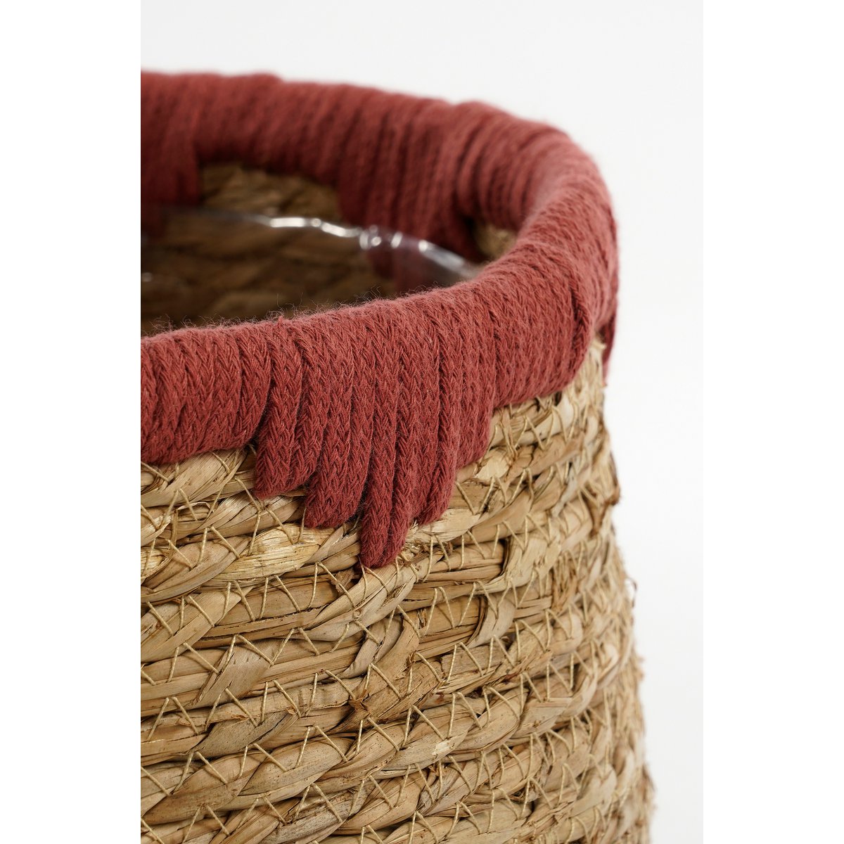 Ronde mand van zeegras met rode rand