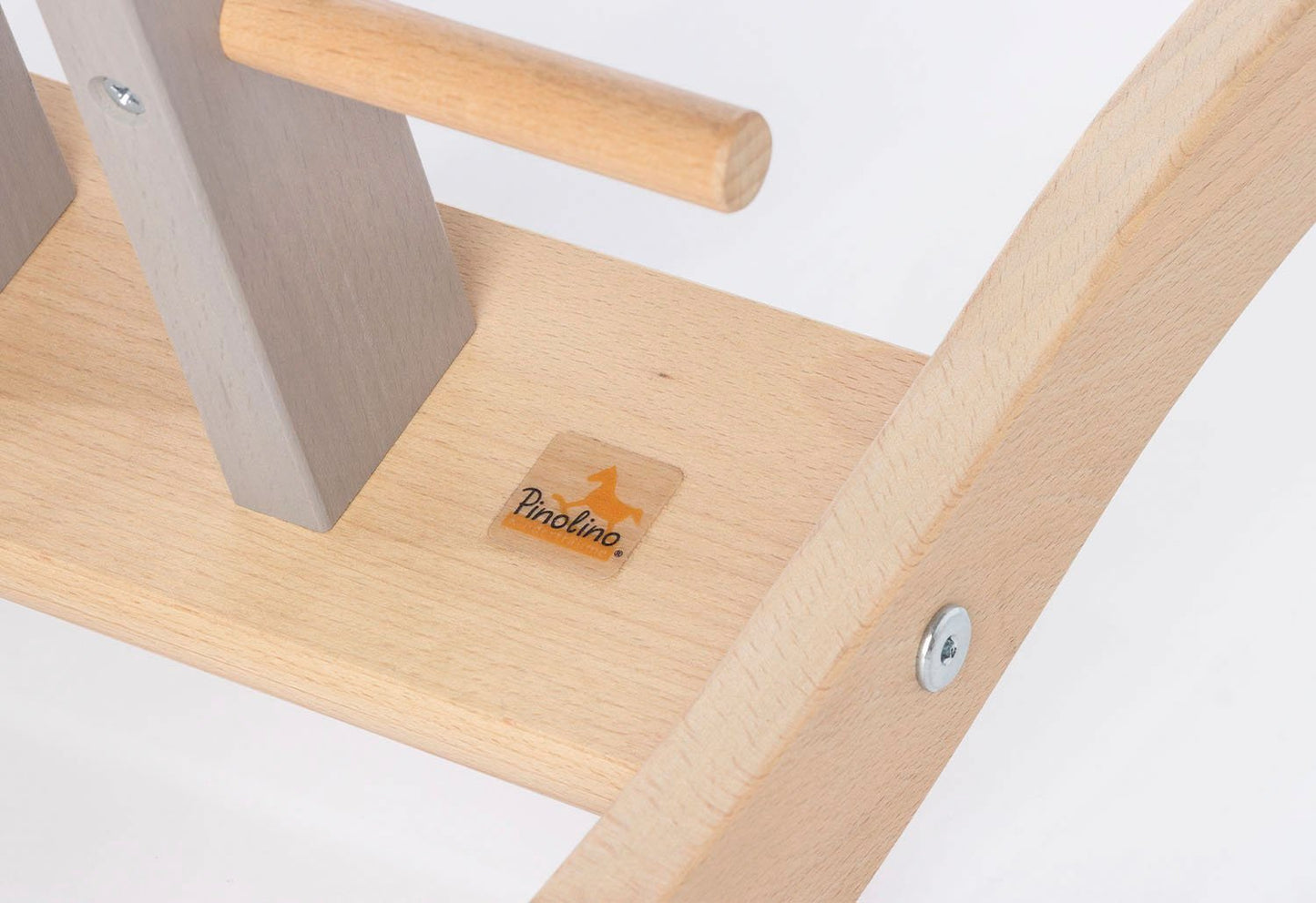 Productfoto Hobbelpaard Pinolino in het grijs closeup detail