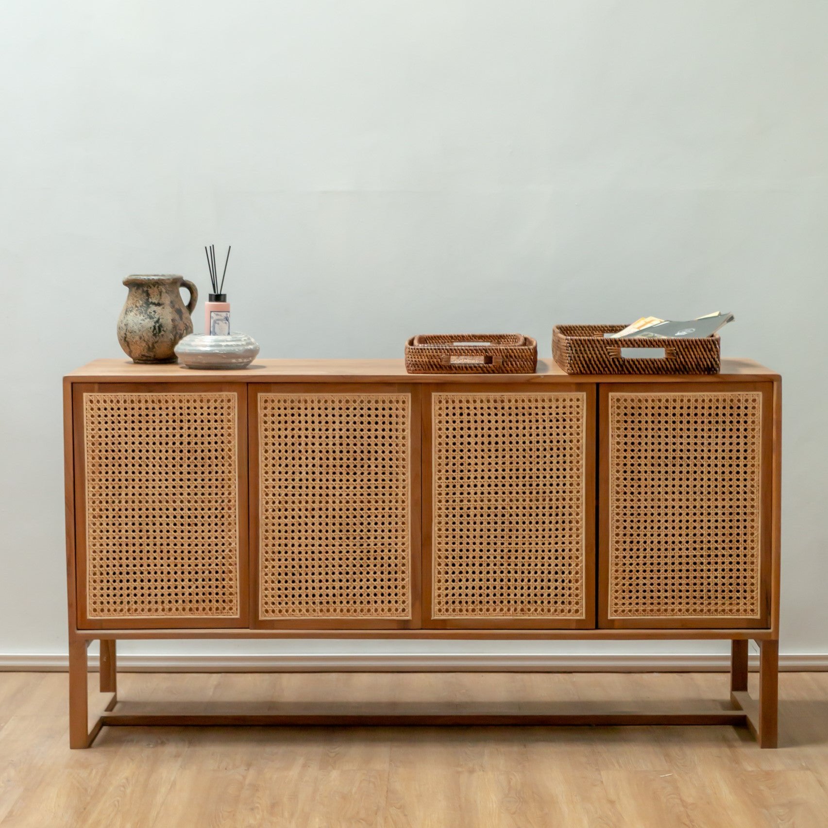 Sfeerfoto Amahai waterhyacinten dienbladen, ook gebruikt als manden