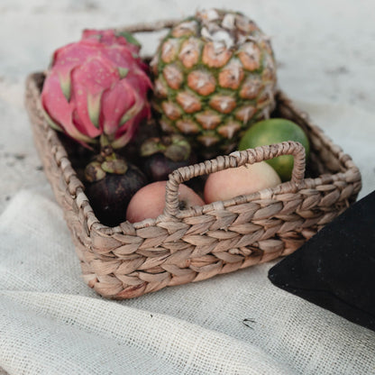 Sfeerfoto Besakih waterhyacinten dienblad met fruit en groenten