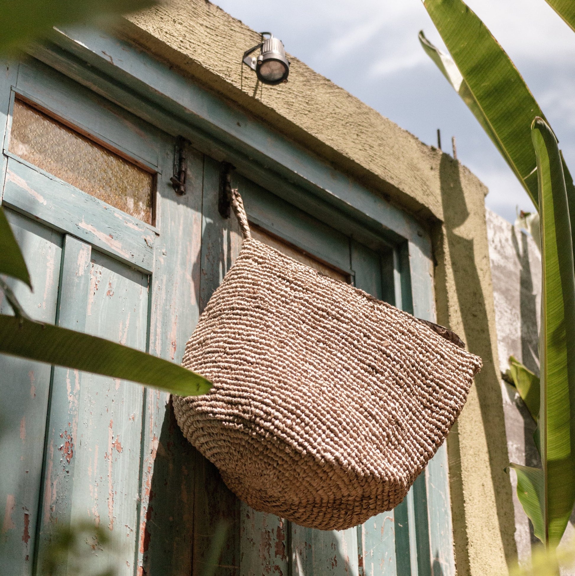 Sfeerfoto Geweven mand Utara hangend