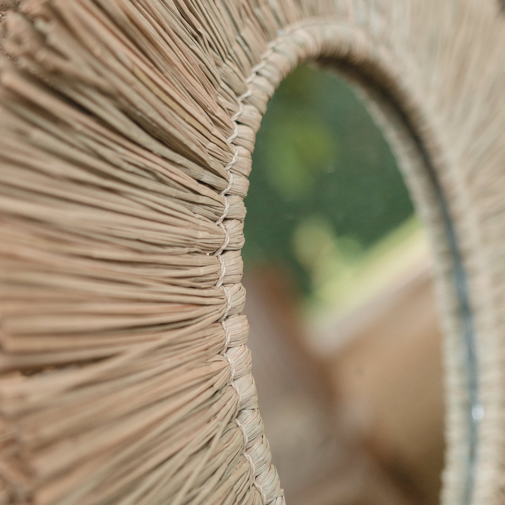 Sfeerfoto Geweven spiegel Rimba closeup detail