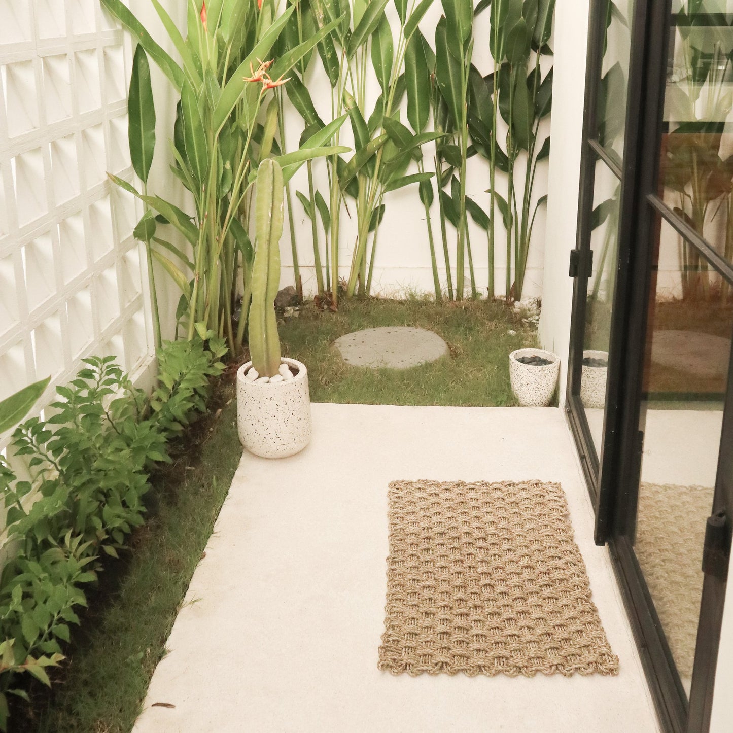 Sfeerfoto Geweven vloerkleed Nirama terras