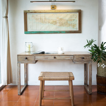 Sfeerfoto Houten kruk Sunda bij bureau