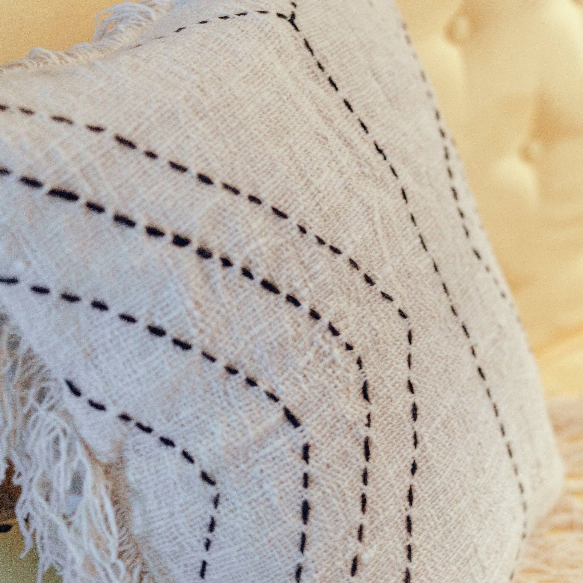 Sfeerfoto Katoenen kussensloop Flores closeup detail