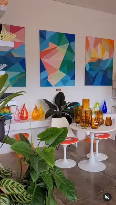 Sfeerfoto geometrische oranje glazen vazen 2