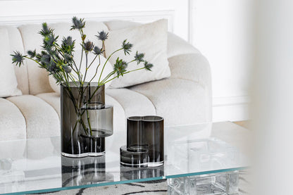 Sfeerfoto geometrische zwarte glazen vaas Fusio met bloemen
