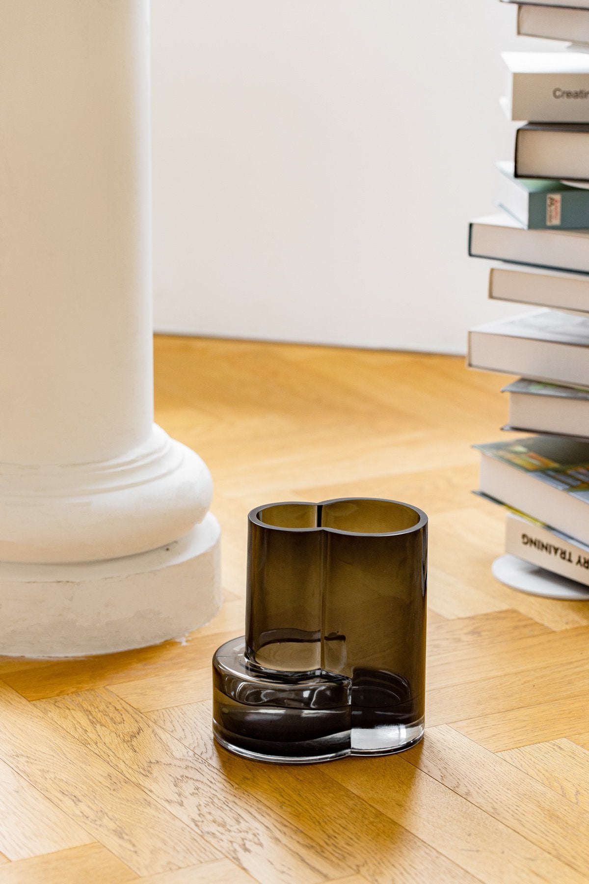 Sfeerfoto geometrische zwarte glazen vazen Fusio