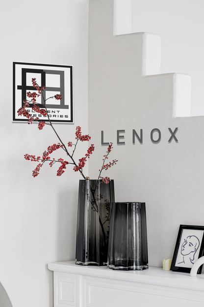 Sfeerfoto hoge geometrische zwarte glazen vazen Lenox met bloemen