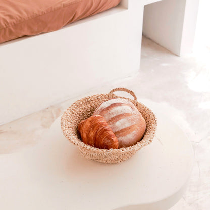 Sfeerfoto raffia schaal Raga met broodjes