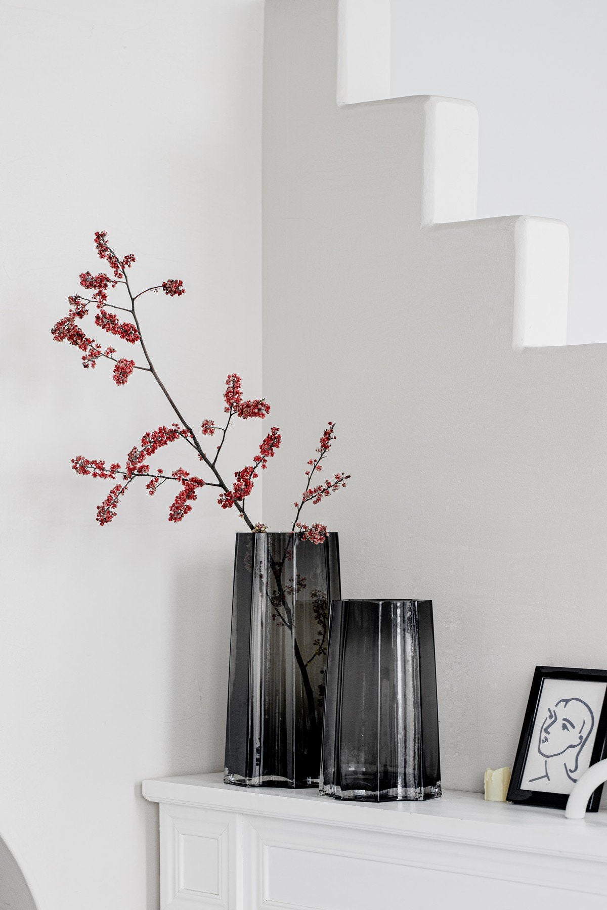 Sfeerfoto zwarte glazen vazen Lenox met bloemen