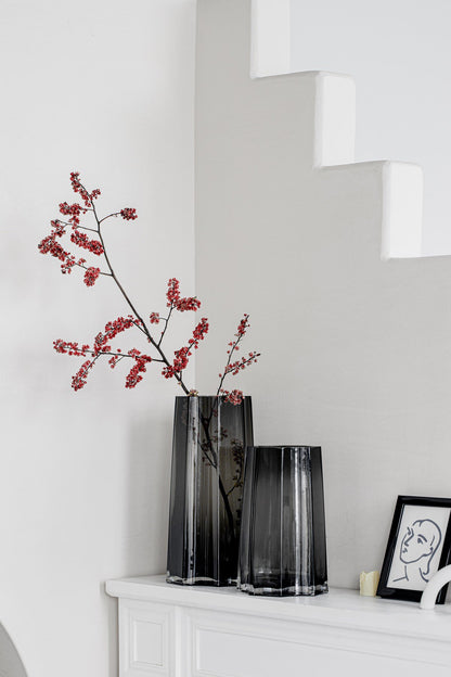 Sfeerfoto zwarte glazen vazen Lenox met bloemen
