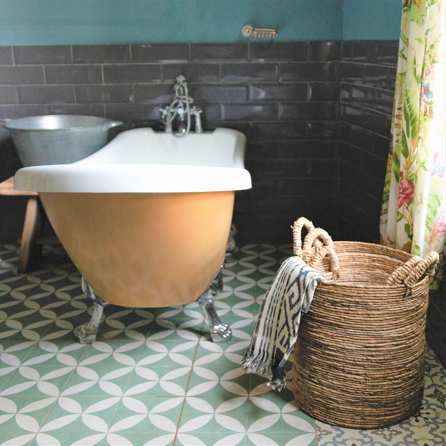 Geweven mand Syailendra