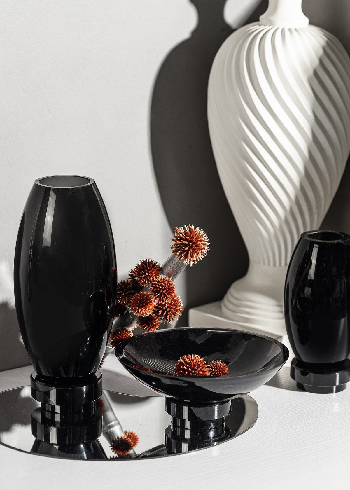 Kleine ovale zwarte glazen vaas